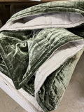 BLISS OLIVE GREEN VELVET QUILT 260x220