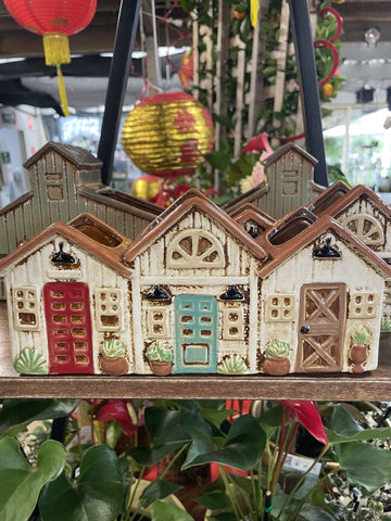 BARN HOUSES PLANTER