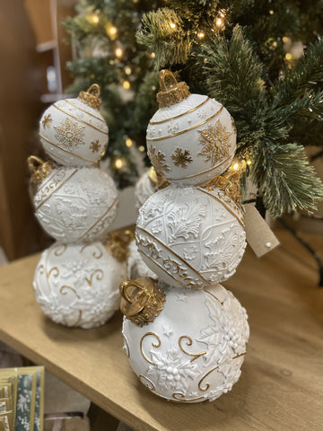 ORNAMENT WHITE & GOLD SNOWFLAKE BAUBLE STACK 41CM